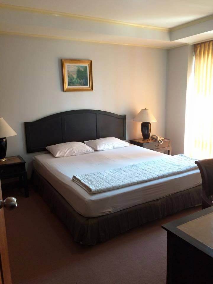 Classic suite with king-size bed, bedside lamps, and warm decor